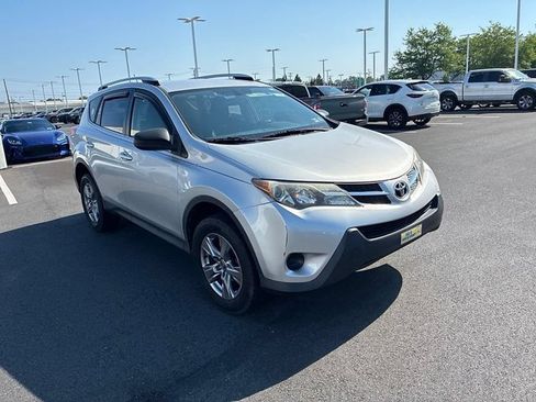 Used 2015 Toyota RAV4 LE AWD/4WD image 2