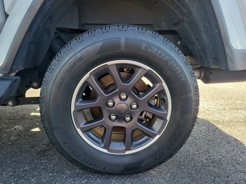 Used 2021 Jeep Gladiator Overland AWD/4WD image 9