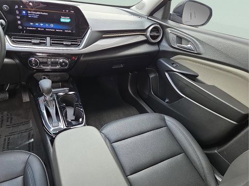 Used 2025 Chevrolet Trax ACTIV image 12