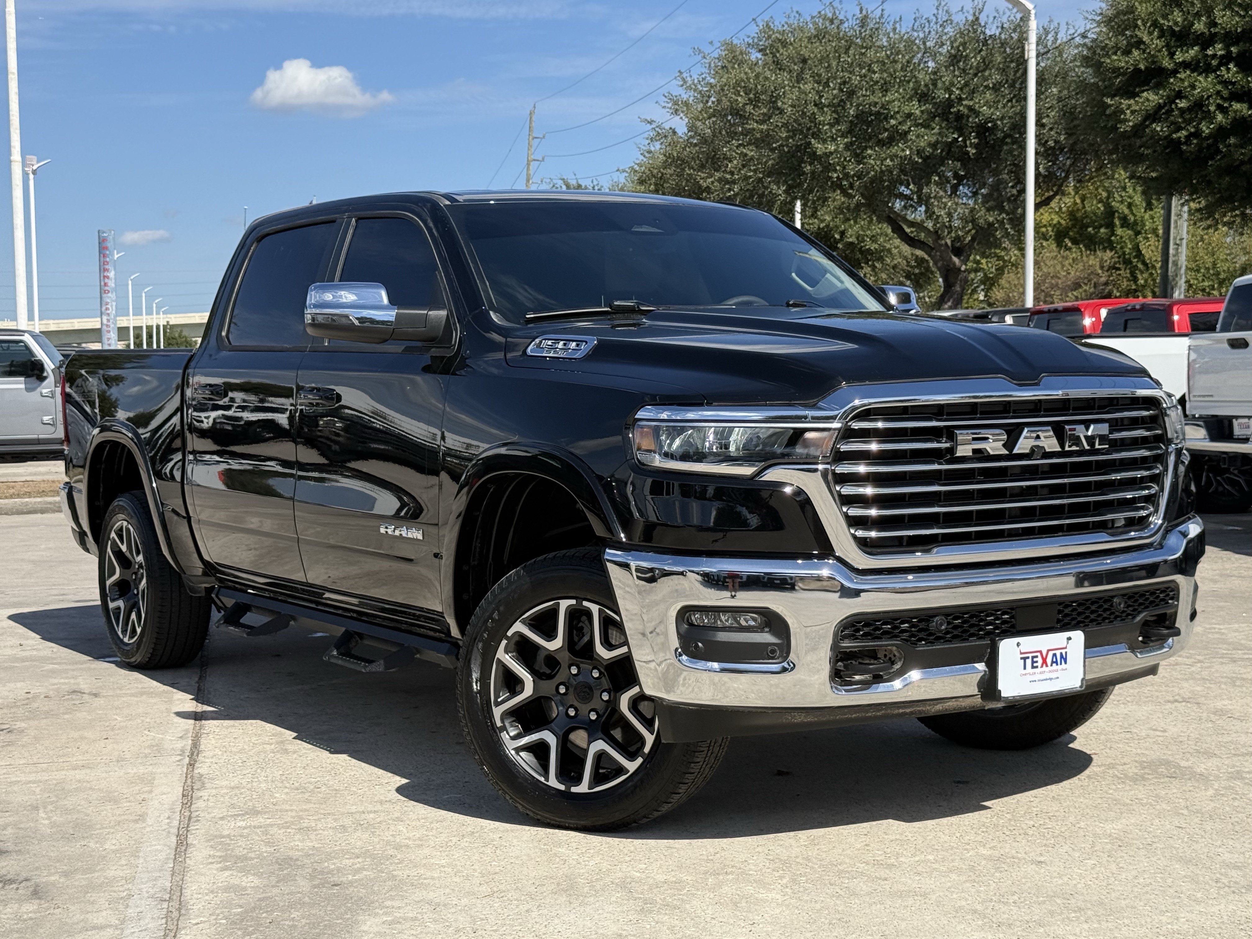 Used 2025 RAM 1500 Laramie w/ Off Road Group AWD/4WD image 2