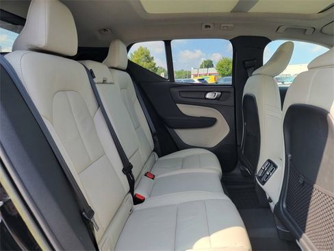 Used 2023 Volvo XC40 B5 Ultimate w/ Protection Package Premier image 23