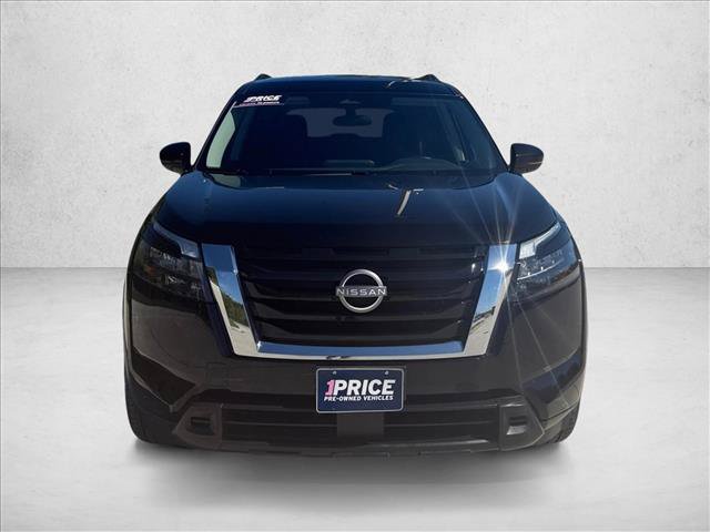 Used 2024 Nissan Pathfinder SV FWD image 2