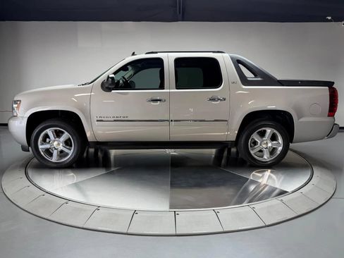Used 2009 Chevrolet Avalanche LTZ AWD/4WD image 12