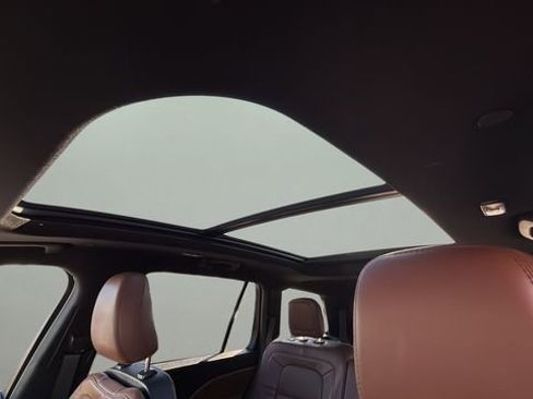 Used 2023 Lincoln Aviator Reserve w/ Equipment Group 201A image 19