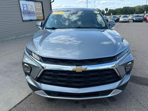 Used 2025 Chevrolet Blazer LT FWD image 2