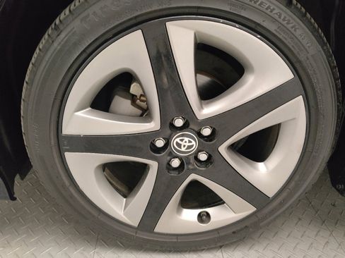 Used 2021 Toyota Prius XLE image 31