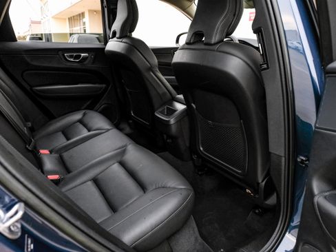 Used 2023 Volvo XC60 B5 Plus image 34