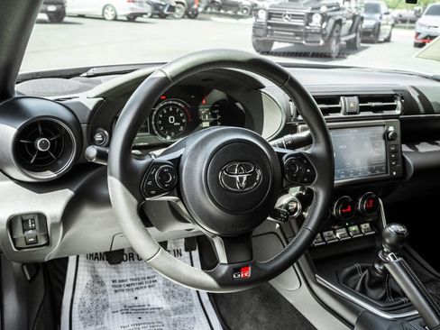 Used 2025 Toyota GR86 RWD image 9