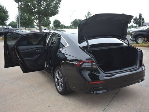 Used 2025 Honda Accord EX-L image 17