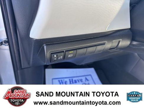 Used 2022 Toyota Corolla L image 14