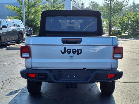 Certified 2023 Jeep Gladiator Sport image 5