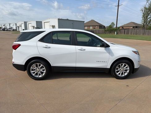 Used 2020 Chevrolet Equinox LS FWD image 11