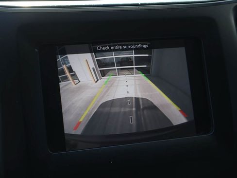 Used 2019 Jeep Cherokee Latitude w/ Popular Appearance Group FWD image 18
