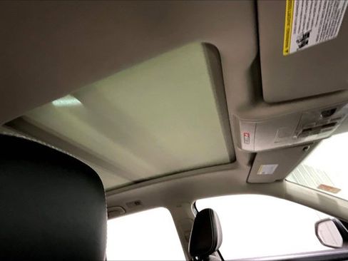 Used 2021 Volkswagen Atlas SEL Premium image 22