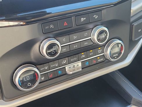 Used 2024 Ford Expedition XLT image 27