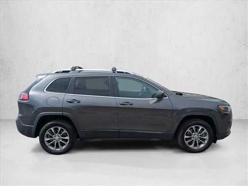 Used 2019 Jeep Cherokee Latitude Plus w/ Cold Weather Group AWD/4WD image 4