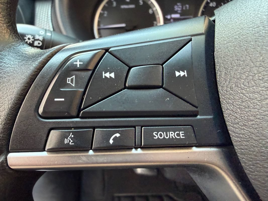 Used 2020 Nissan Kicks S FWD image 28