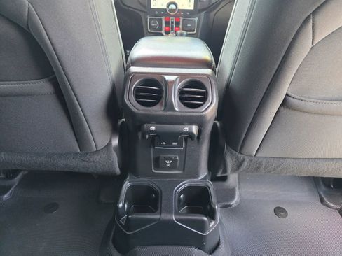 Used 2019 Jeep Wrangler Unlimited Sahara w/ Safety Group AWD/4WD image 12