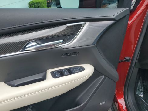 Used 2024 Cadillac XT6 Sport w/ Technology Package AWD/4WD image 21