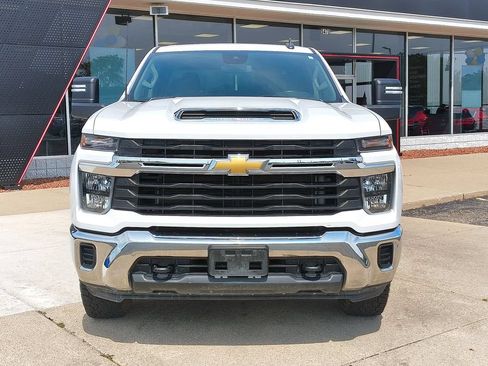 Used 2024 Chevrolet Silverado 2500 LT AWD/4WD image 12