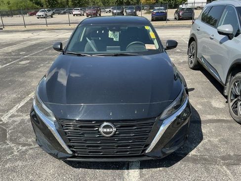 Used 2025 Nissan Altima 2.5 SV FWD image 4