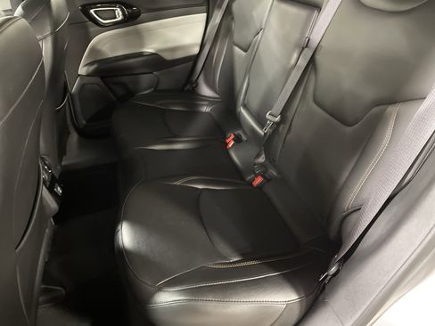 Used 2022 Jeep Compass Limited image 11