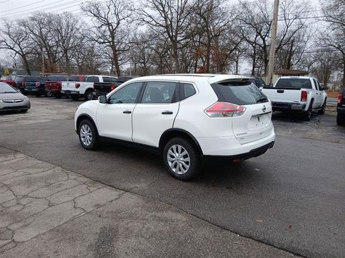 Used 2016 Nissan Rogue S image 2