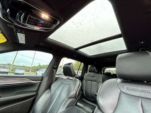 Used 2022 Jeep Grand Cherokee L Overland w/ Luxury Tech Group IV AWD/4WD image 44