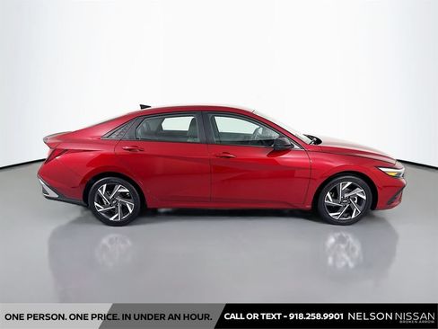 Used 2025 Hyundai Elantra Sport FWD image 4