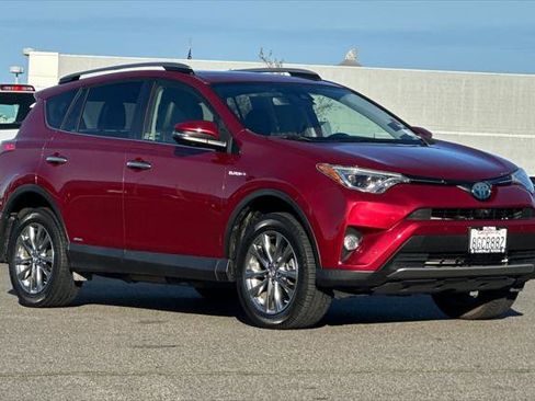 Certified 2018 Toyota RAV4 Limited w/ Advanced Technology Package image 5