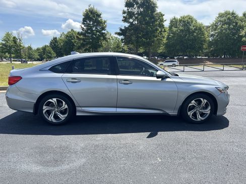 Used 2018 Honda Accord EX image 9
