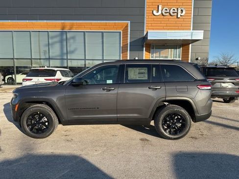 New 2026 Jeep Grand Cherokee Altitude AWD/4WD image 9