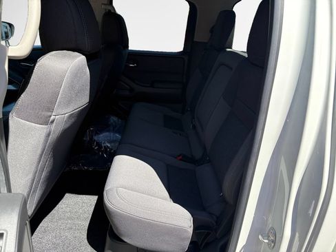 Used 2025 Nissan Frontier SV RWD image 22