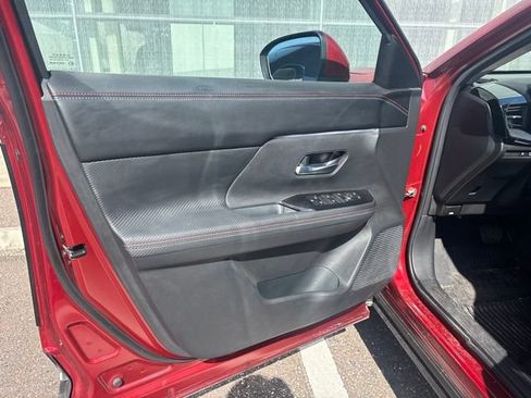 Used 2025 Nissan Kicks SR FWD image 9