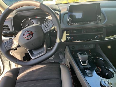 Certified 2026 Nissan Rogue SV AWD/4WD image 8