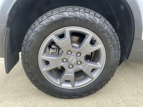 Used 2025 Honda Passport TrailSport image 37