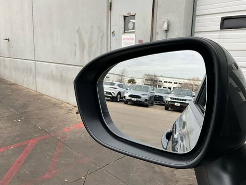 Used 2025 Nissan Rogue SV image 19