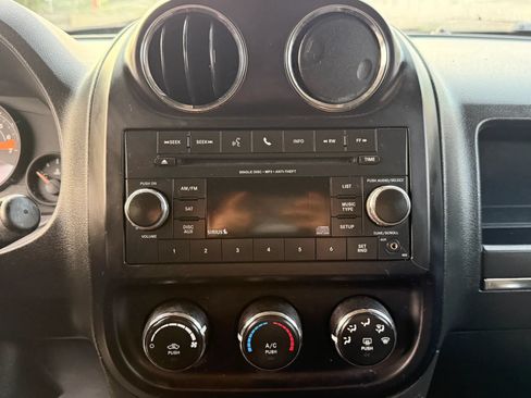 Used 2017 Jeep Patriot Latitude AWD/4WD image 25