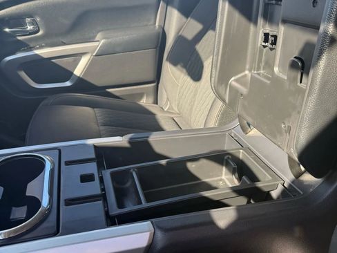 Used 2017 Nissan Titan SV image 26