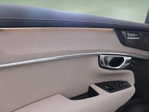 New 2026 Volvo XC90 T8 Plus w/ Protection Package Premier image 14