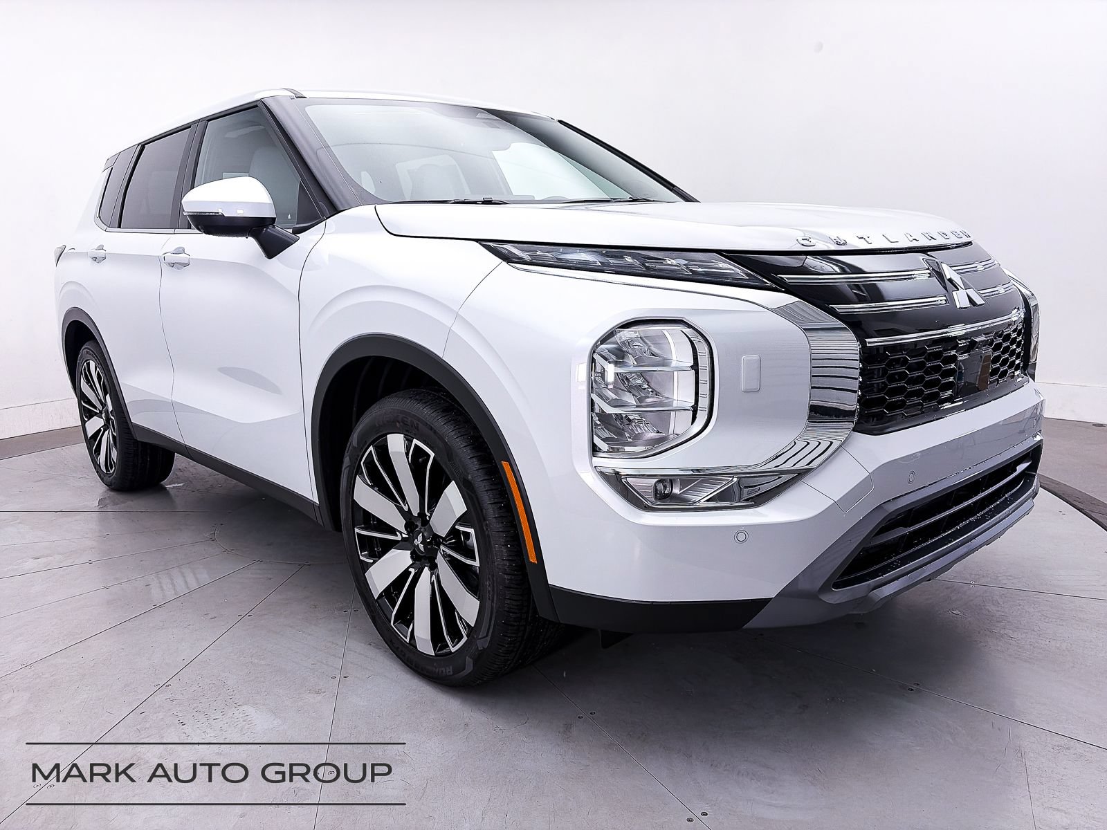 Used 2026 Mitsubishi Outlander SE AWD/4WD image 1