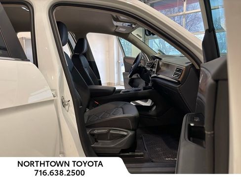 Used 2025 Volkswagen Atlas SE image 15