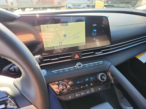 Used 2024 Hyundai Elantra SEL w/ Convenience Package image 33