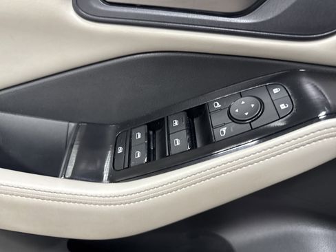 Used 2025 Nissan Rogue SV image 27