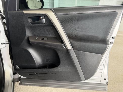 Used 2017 Toyota RAV4 LE w/ Carpet Mat Package AWD/4WD image 15