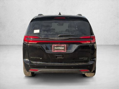 New 2026 Chrysler Pacifica Limited w/ S Appearance Package AWD/4WD image 8