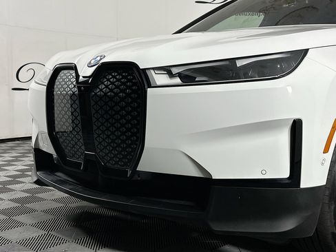 Used 2022 BMW iX xDrive50 w/ Premium Package AWD/4WD image 33
