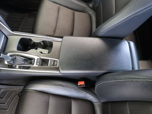 Used 2018 Honda Accord Sport image 40
