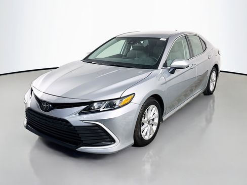 Used 2023 Toyota Camry LE FWD image 4