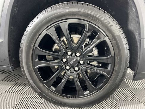 Used 2023 GMC Acadia SLT w/ Elevation Edition FWD image 17